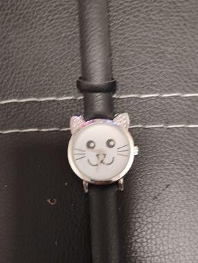 CHARMING CHARLIE CAT QUARTZ WATCH EXCELLENT CONDITION